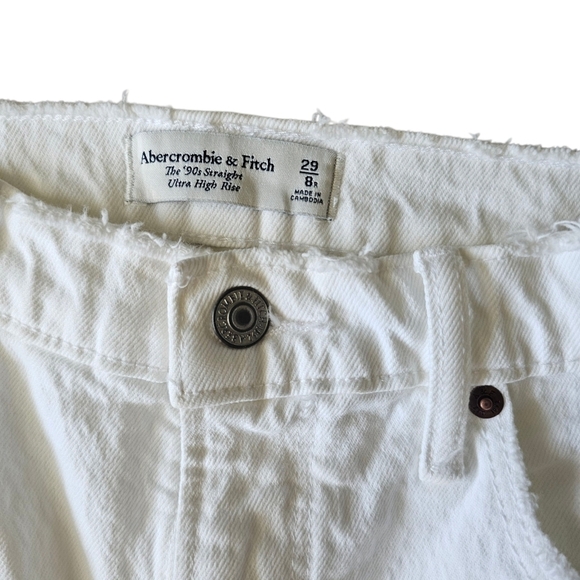 Abercrombie & Fitch White Ultra High Rise 90s Straight Distressed Jeans Size 8 - Picture 3 of 6